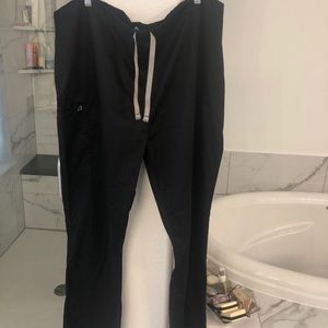 Wondewink • black • scrub pants